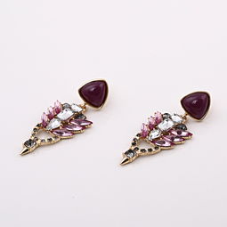 金鳳凰情飾品店 秋冬新風尚，寶石耳釘014閃耀登場